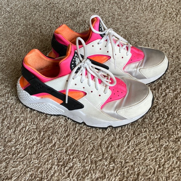 Nike Huaraches - Picture 1 of 3